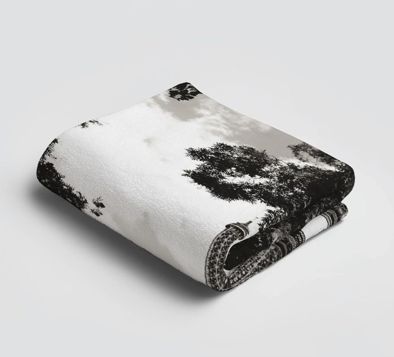 Eiffelturm im Verborgenen /Eiffel Tower in Hiding -  Paris towel by Anja Hebrank Photography