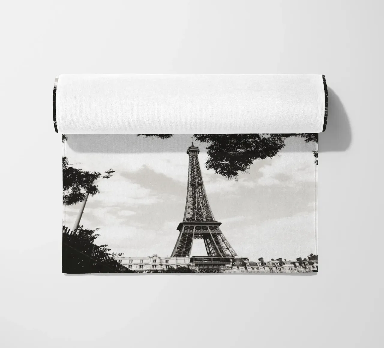 Eiffelturm im Verborgenen /Eiffel Tower in Hiding -  Paris beach towel by Anja Hebrank Photography