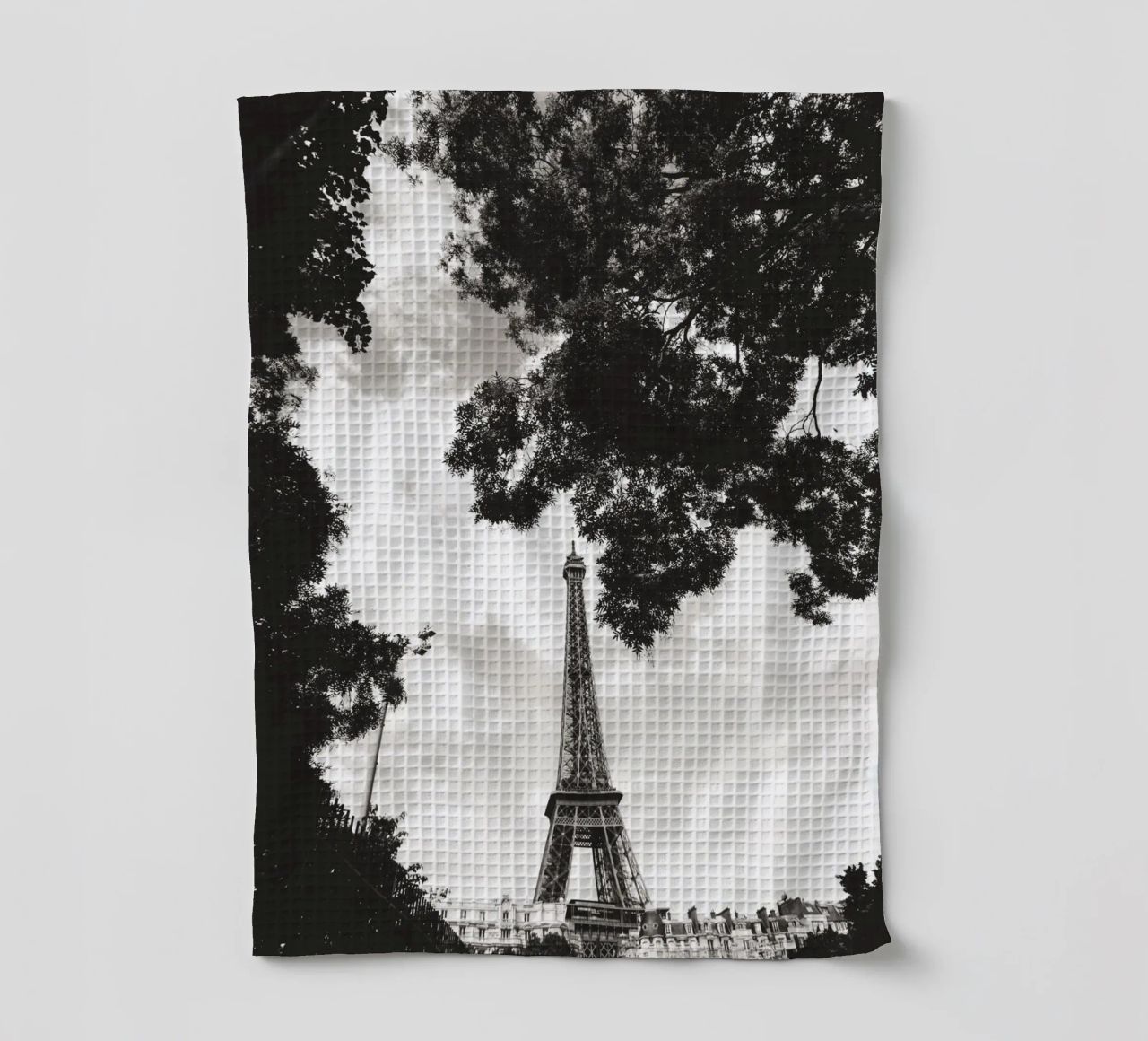 Eiffelturm im Verborgenen /Eiffel Tower in Hiding -  Paris tea towel by Anja Hebrank Photography