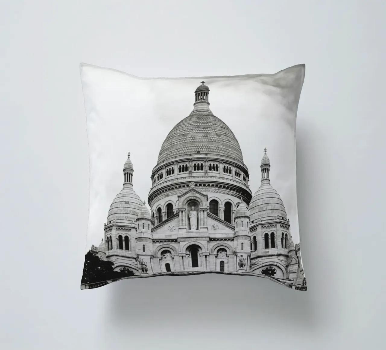Sublimità sacra: Sacré-Cœur cuscino da Anja Hebrank Photography