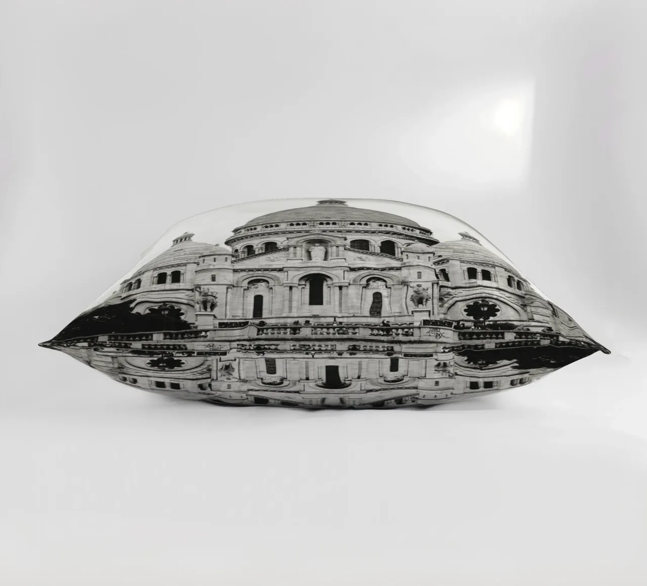 Sublimità sacra: Sacré-Cœur cuscino da Anja Hebrank Photography
