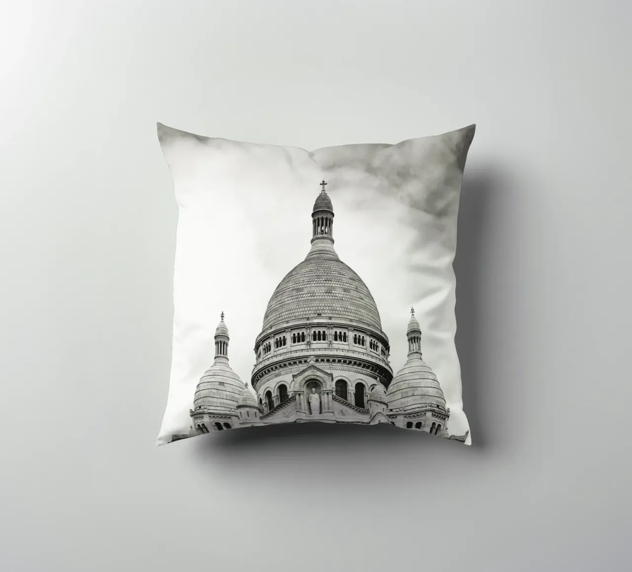 Sublimità sacra: Sacré-Cœur cuscino da Anja Hebrank Photography