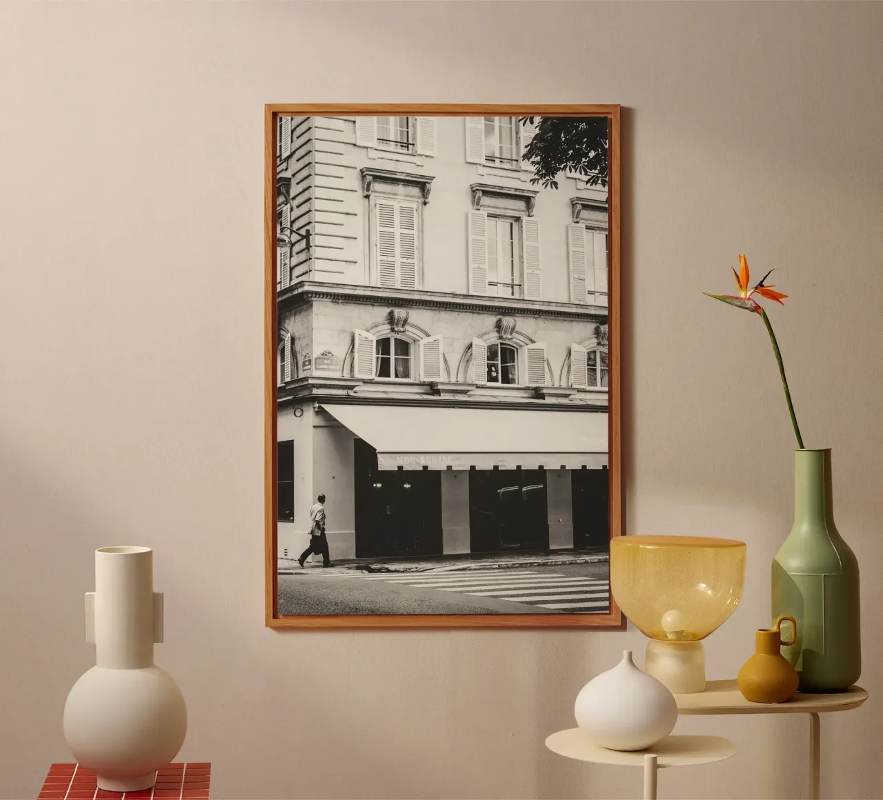 Scène de rue à Paris - un piéton solitaire panneau forex de Anja Hebrank Photography