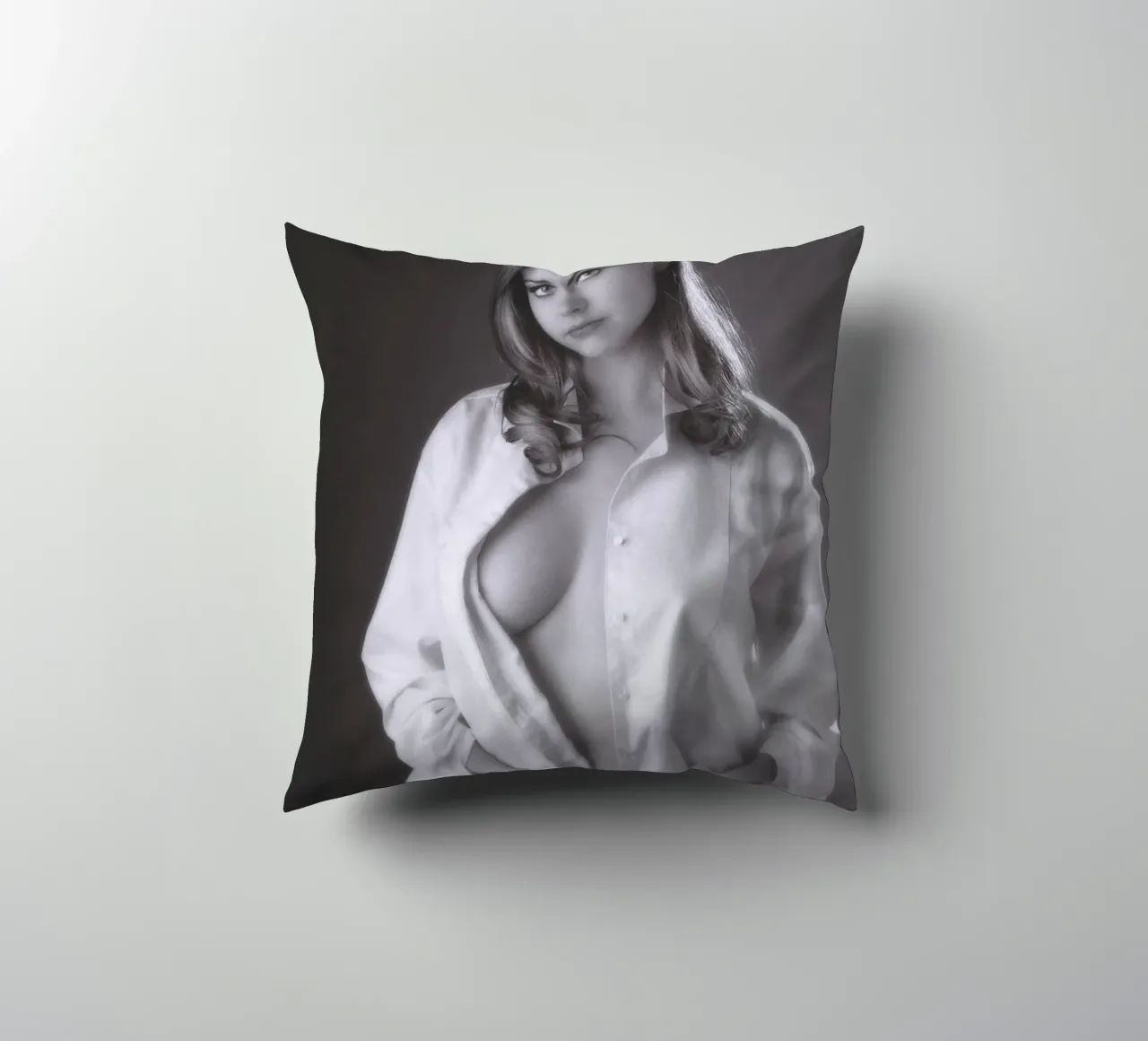 Ragazza con camicia elegante cuscino da Dave Hare Photography