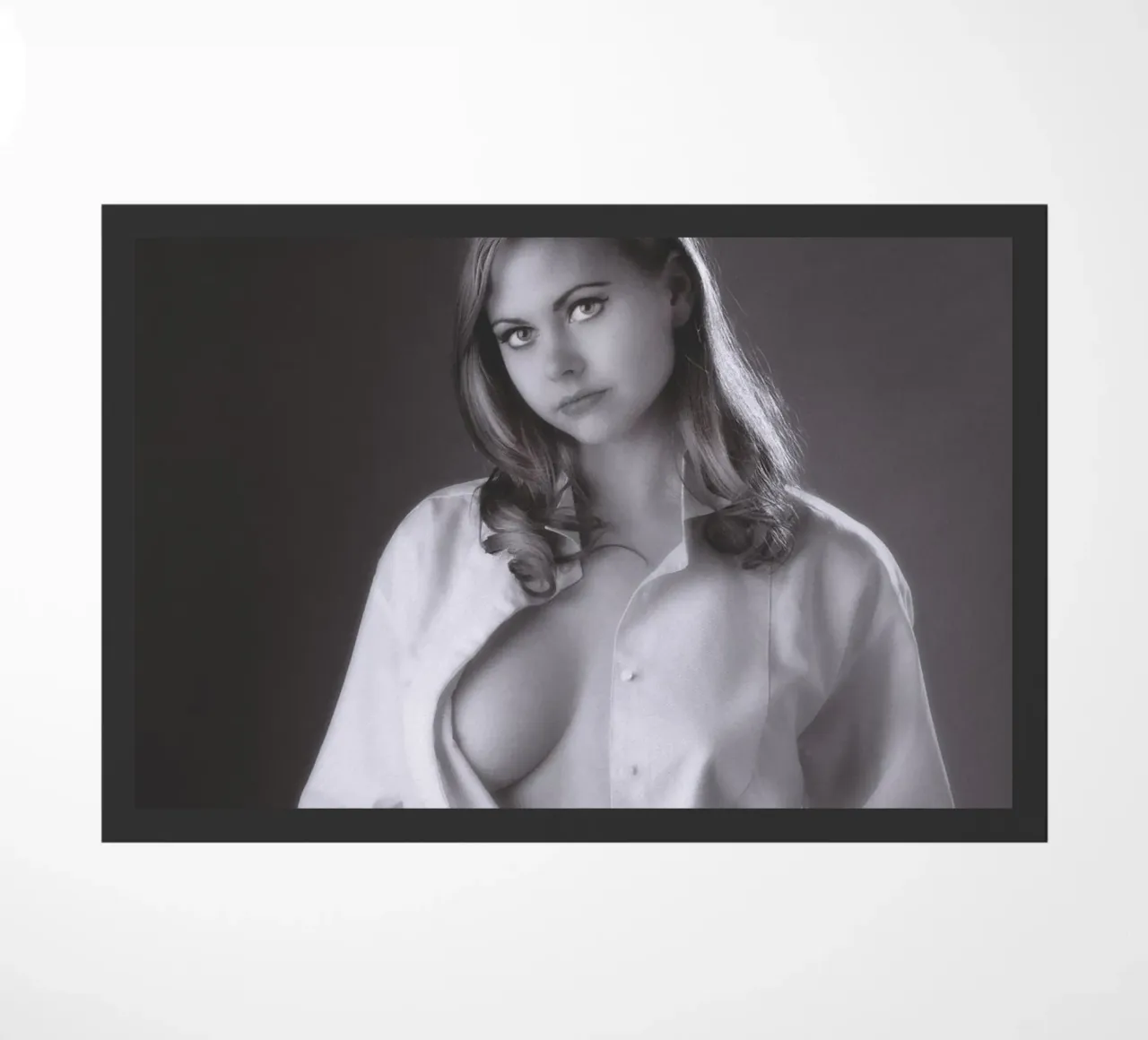 Ragazza con camicia elegante zerbino da Dave Hare Photography