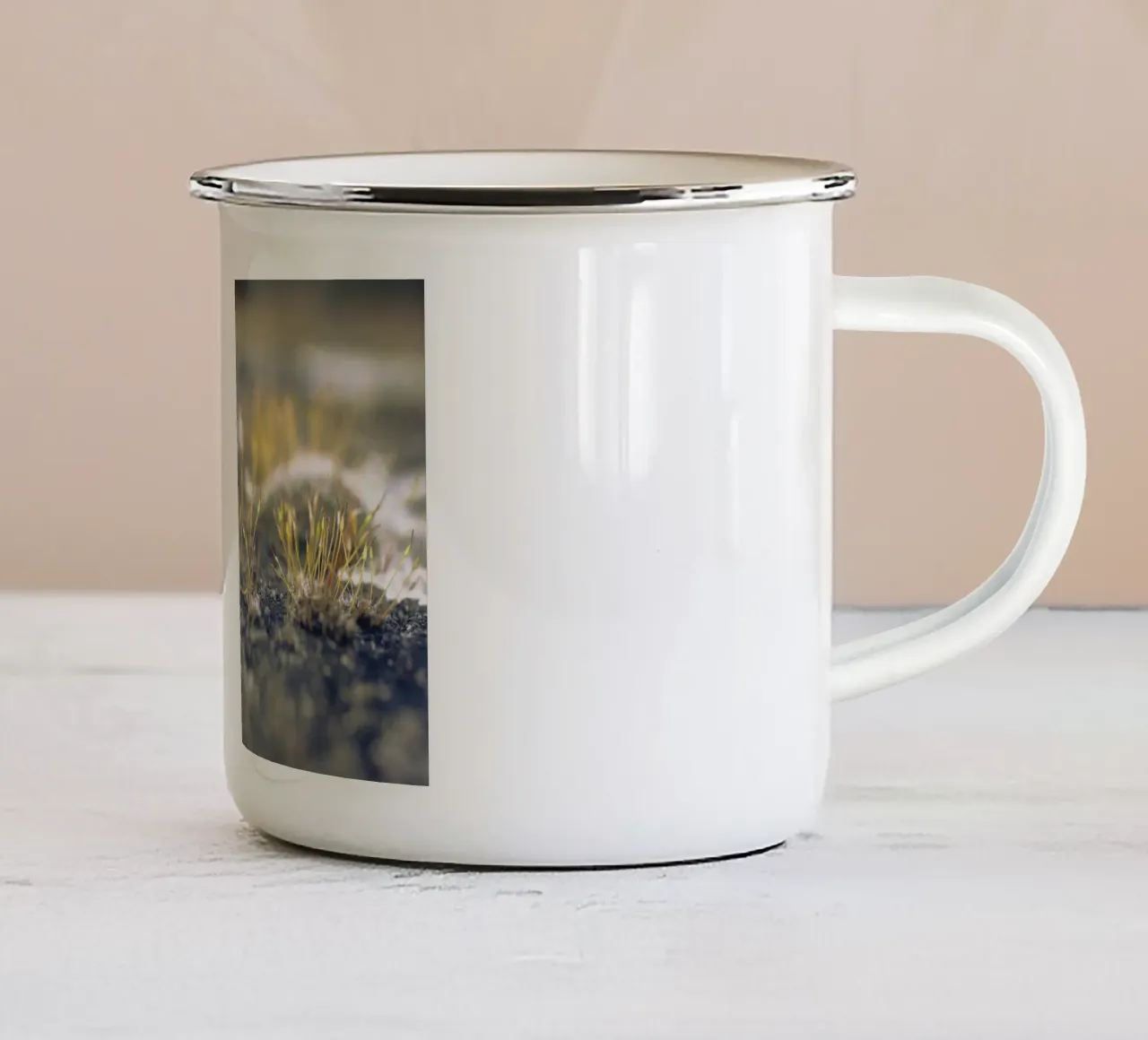 Muschio in autunno tazza in smalto da Moritz Bruns