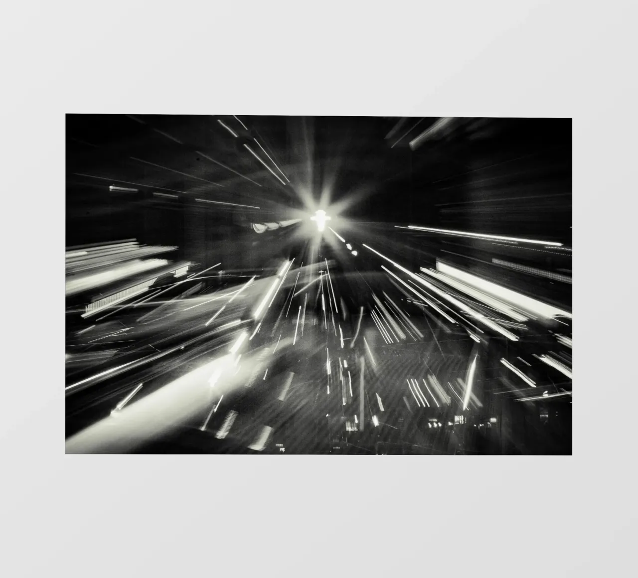 Ampelmann di notte a Berlino pellicola backlit da Moritz Bruns