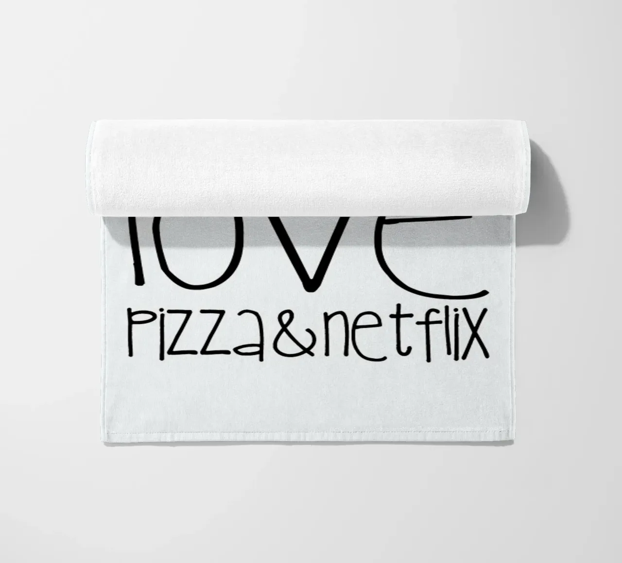 Tutto ciò di cui hai bisogno è amore, pizza e Netflix telo mare da Monika Strigel