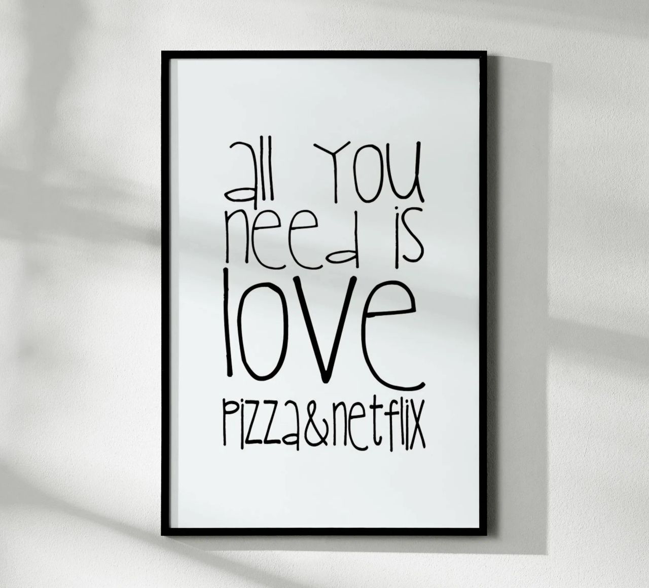 Tutto ciò di cui hai bisogno è amore, pizza e Netflix poster da Monika Strigel