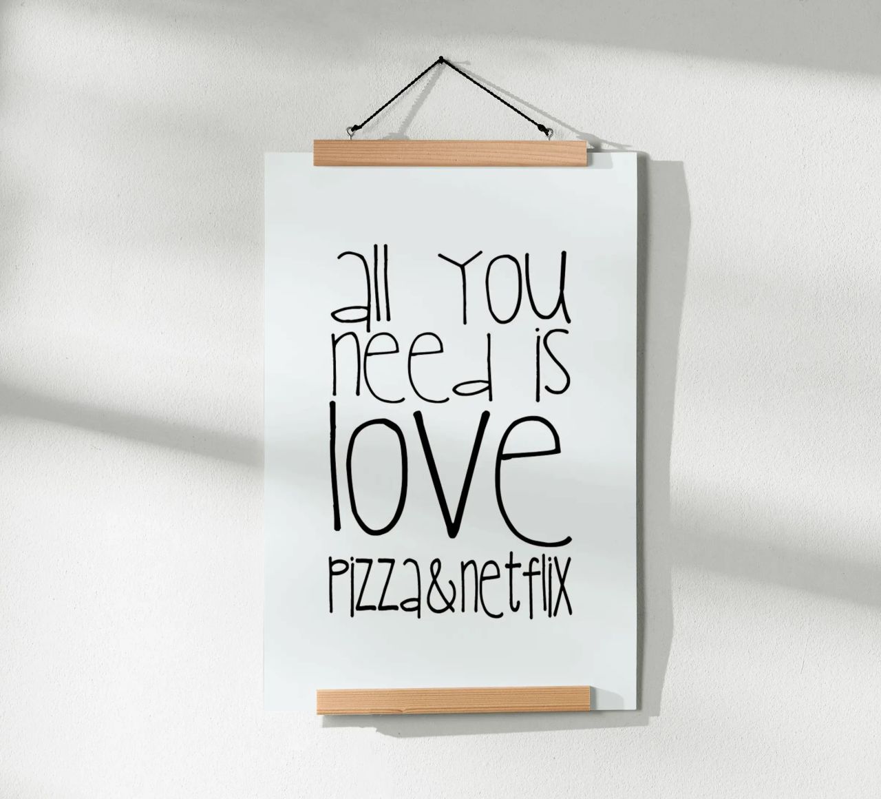 Tutto ciò di cui hai bisogno è amore, pizza e Netflix poster da Monika Strigel