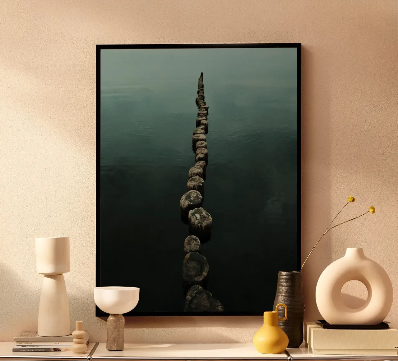 Breakwater poster con telaio in alluminio da Sebastian Hilgetag
