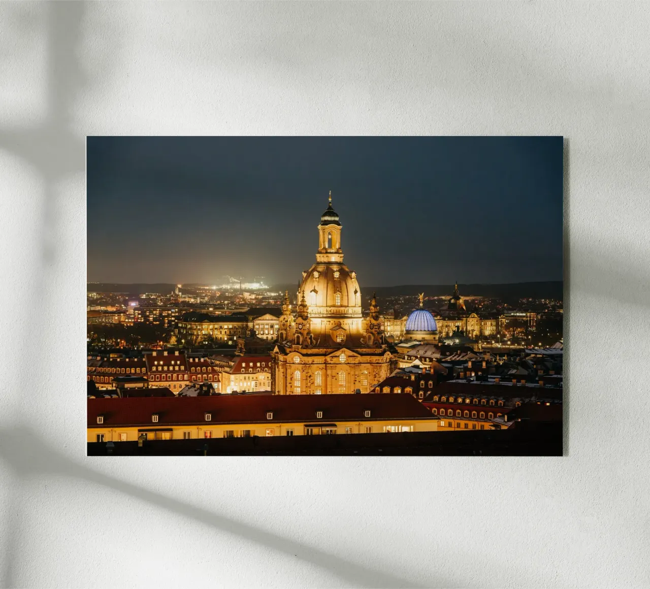 Frauenkirche di Dresda di notte - Architettura barocca plexiglass da Bold and Retro