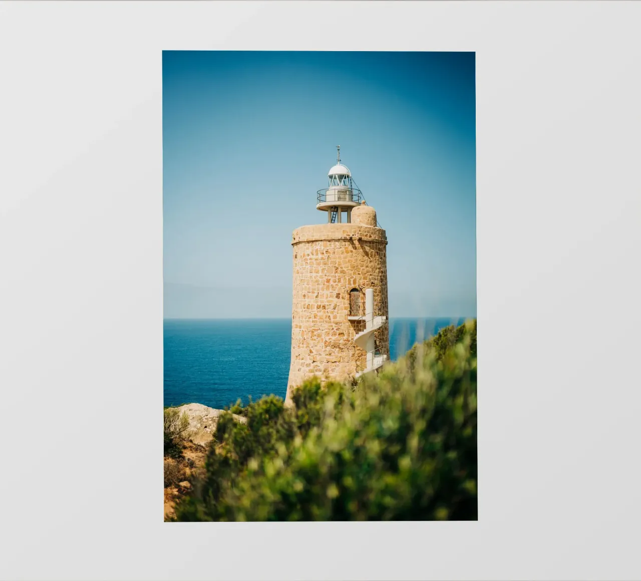 Faro in riva al mare in Spagna, Andalusia con cielo azzurro telo in pvc da Bold and Retro