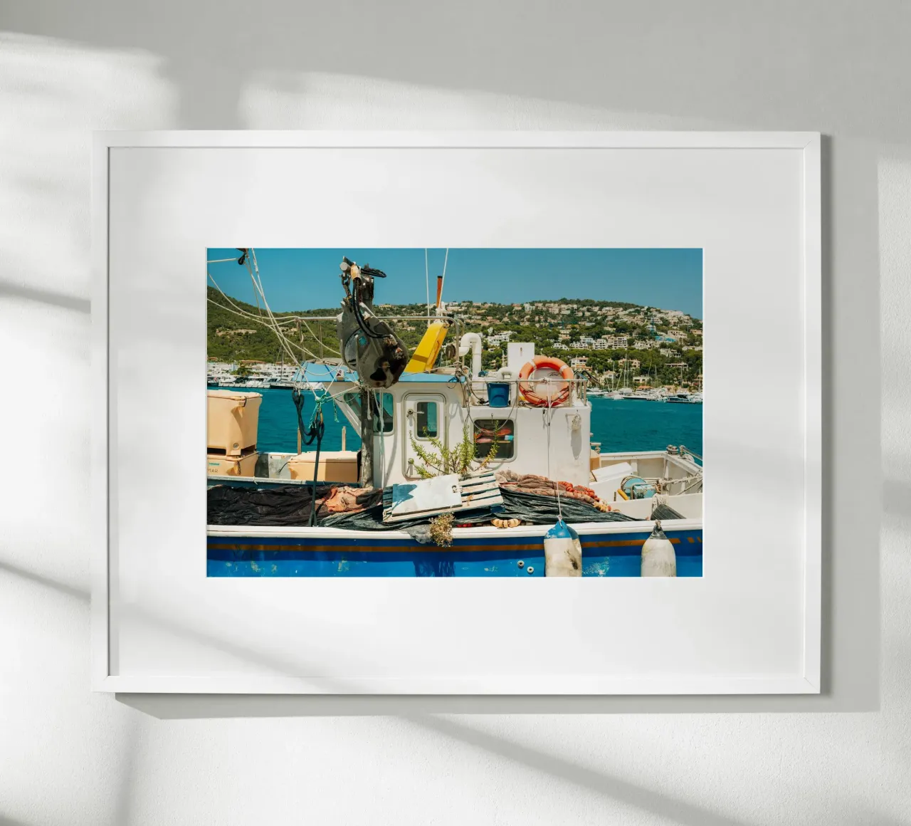 Maiorca - antico peschereccio nel porto di Port d'Andratx carta hahnemühle da Bold and Retro
