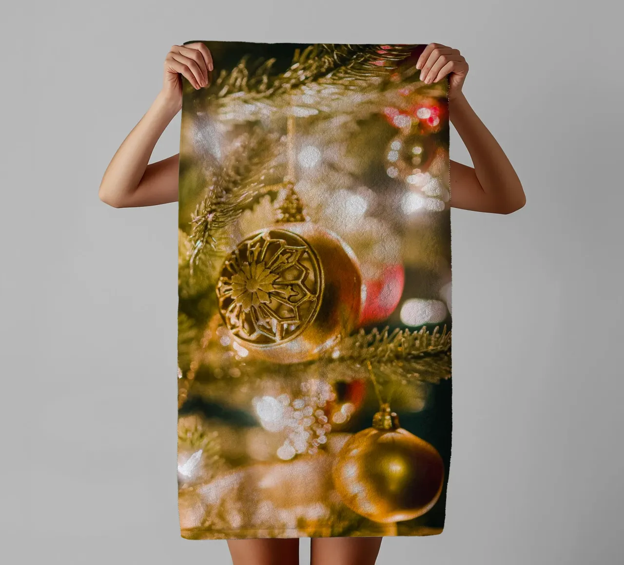 Boule de Noël dorée - Un motif de fête élégant serviette de bain de Whole©