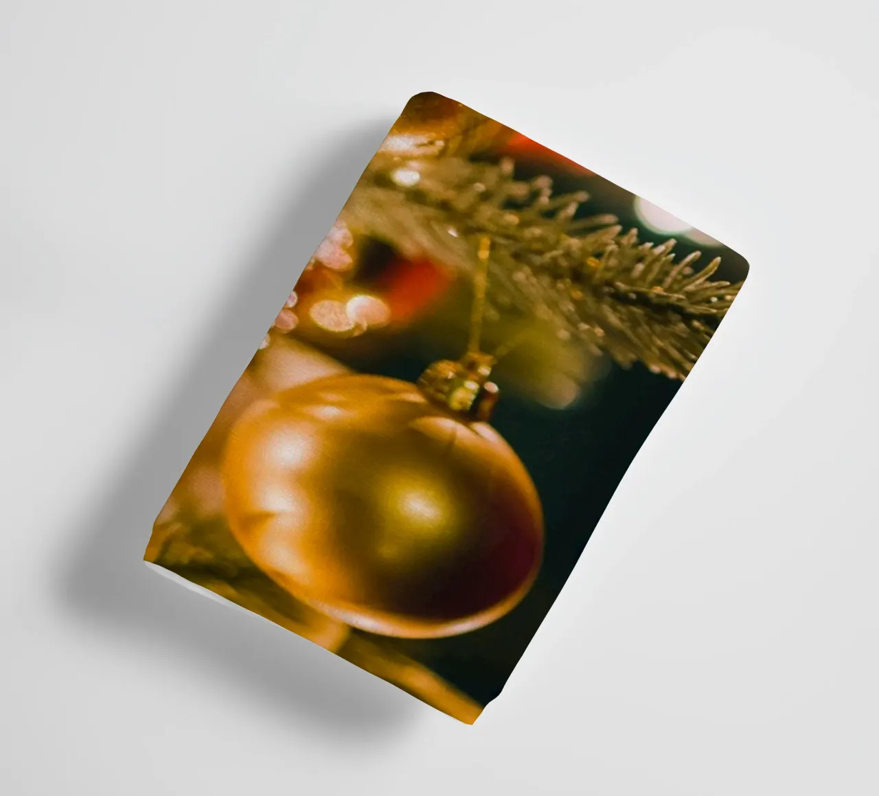 Boule de Noël dorée - Un motif de fête élégant serviette de bain de Whole©