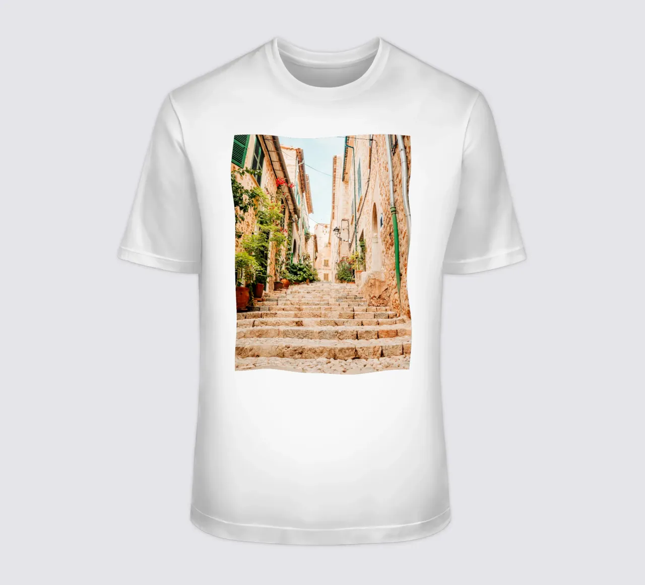 Maiorca - Scala in pietra con piante verdi a Fornalutx t-shirt da Bold and Retro