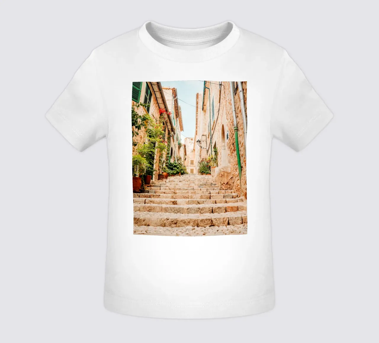 Mallorca - Steintreppe mit grünen Pflanzen in Fornalutx Baby T-Shirt von Bold and Retro