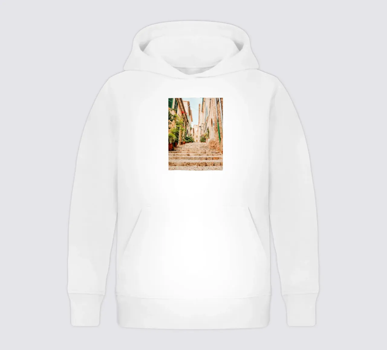 Mallorca - Escalera de piedra con plantas verdes en Fornalutx sudadera con capucha para niño de Bold and Retro