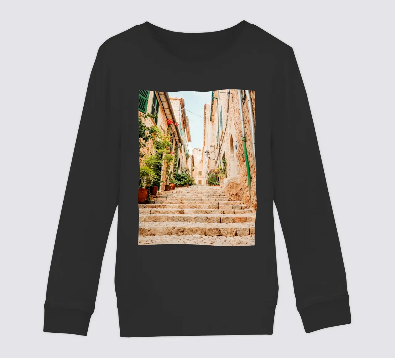 Maiorca - Scala in pietra con piante verdi a Fornalutx felpa bambino da Bold and Retro