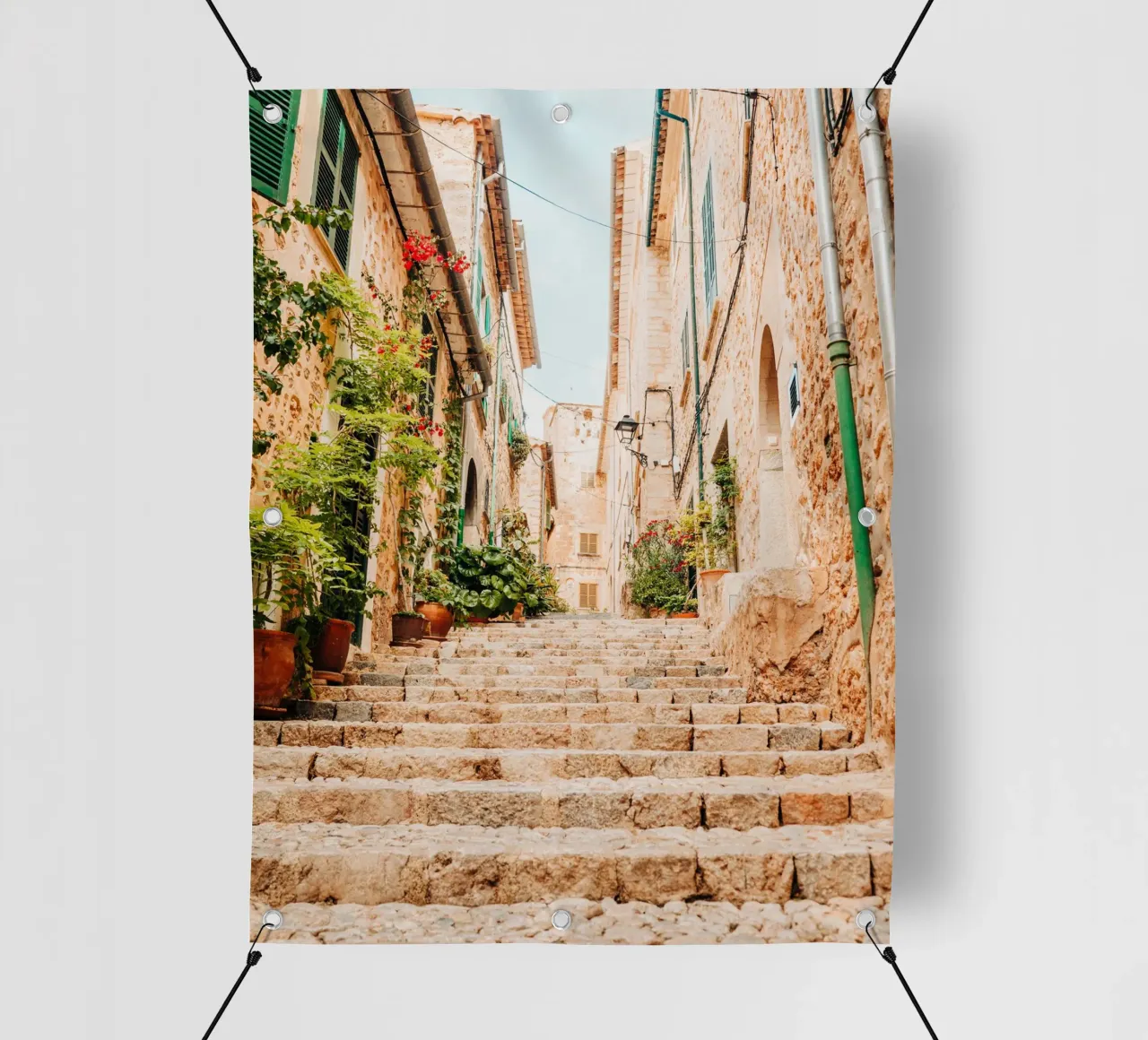 Maiorca - Scala in pietra con piante verdi a Fornalutx telo in pvc da Bold and Retro