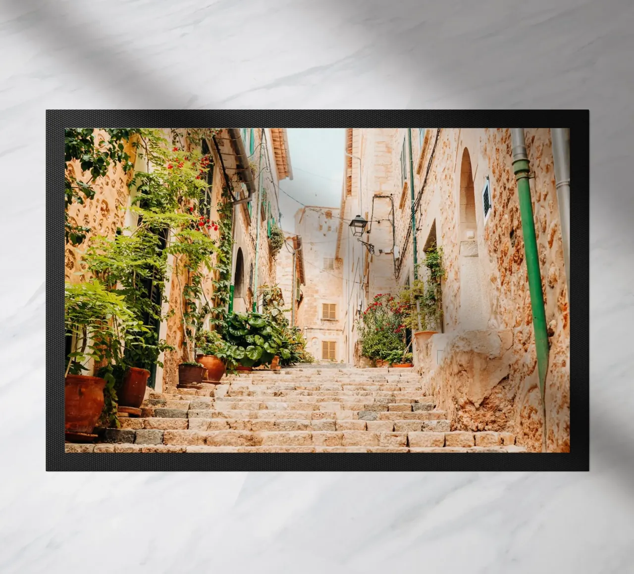 Maiorca - Scala in pietra con piante verdi a Fornalutx zerbino da Bold and Retro