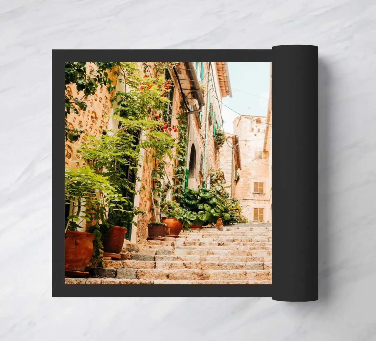 Maiorca - Scala in pietra con piante verdi a Fornalutx zerbino da Bold and Retro