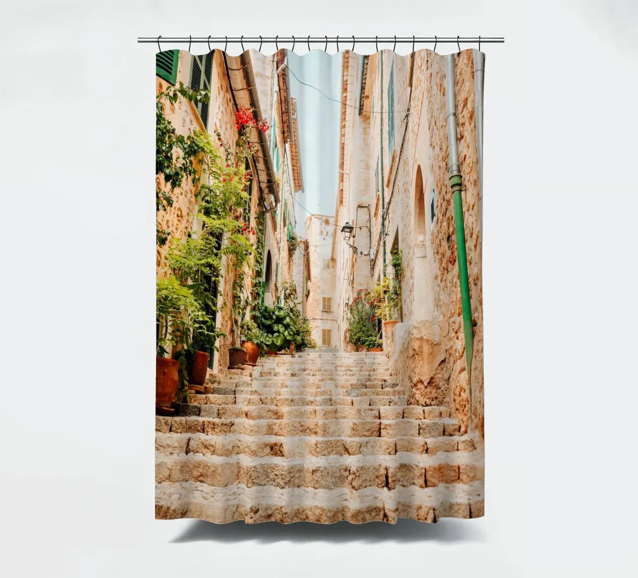 Maiorca - Scala in pietra con piante verdi a Fornalutx tenda da doccia da Bold and Retro