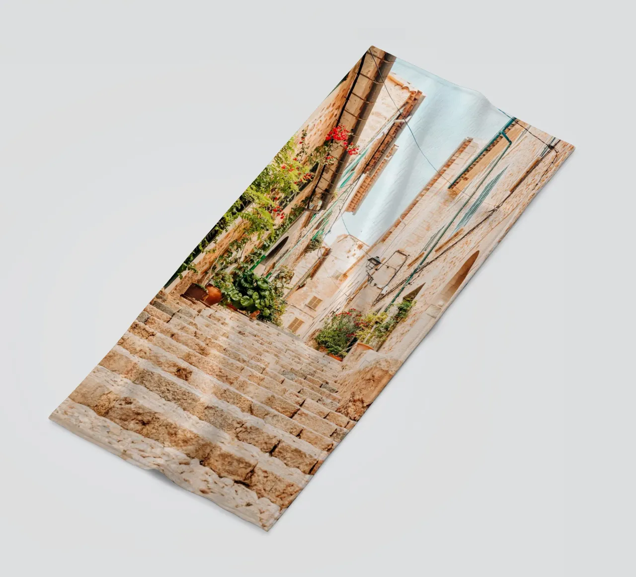 Maiorca - Scala in pietra con piante verdi a Fornalutx telo mare da Bold and Retro