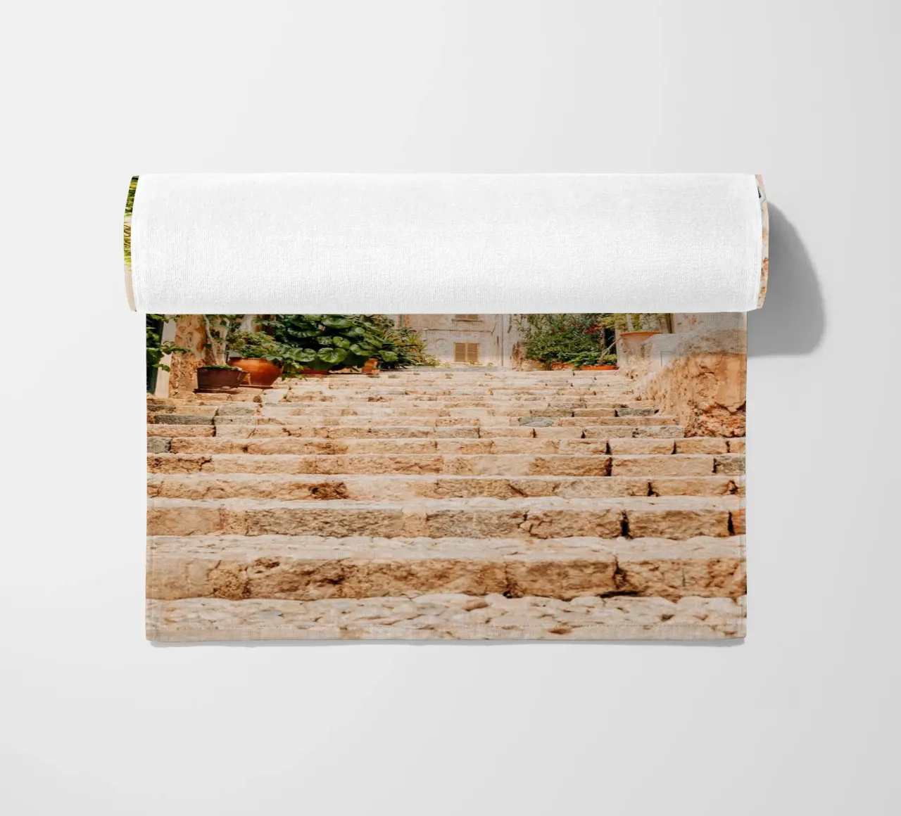 Maiorca - Scala in pietra con piante verdi a Fornalutx telo mare da Bold and Retro