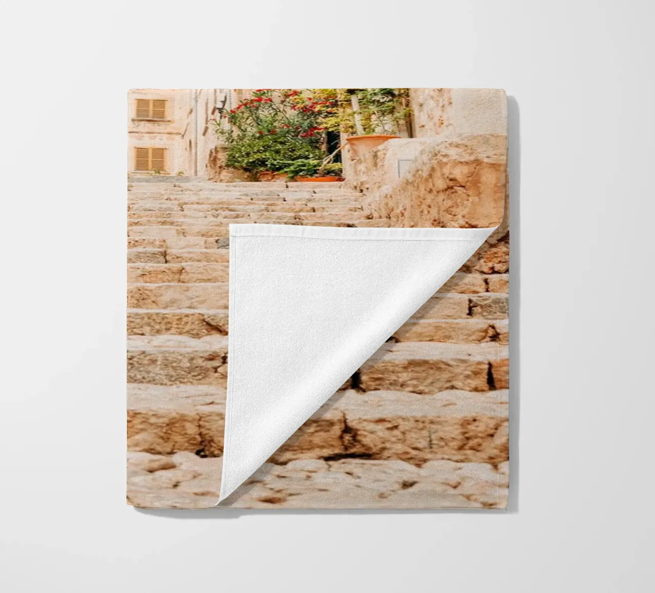 Maiorca - Scala in pietra con piante verdi a Fornalutx telo mare da Bold and Retro