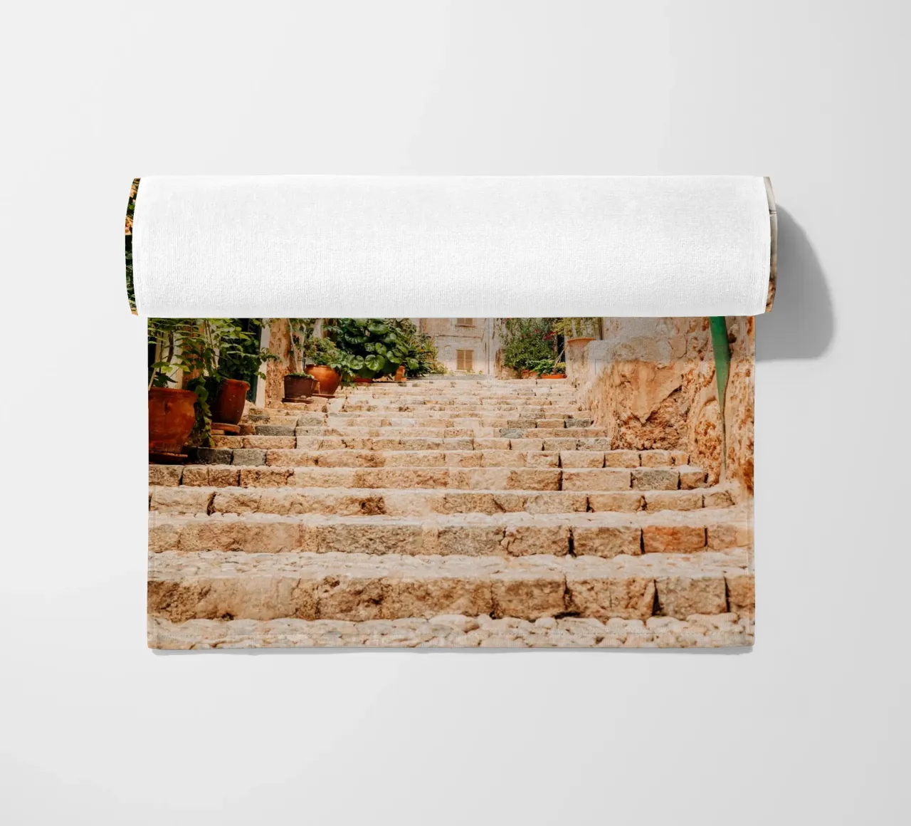 Maiorca - Scala in pietra con piante verdi a Fornalutx telo mare da Bold and Retro