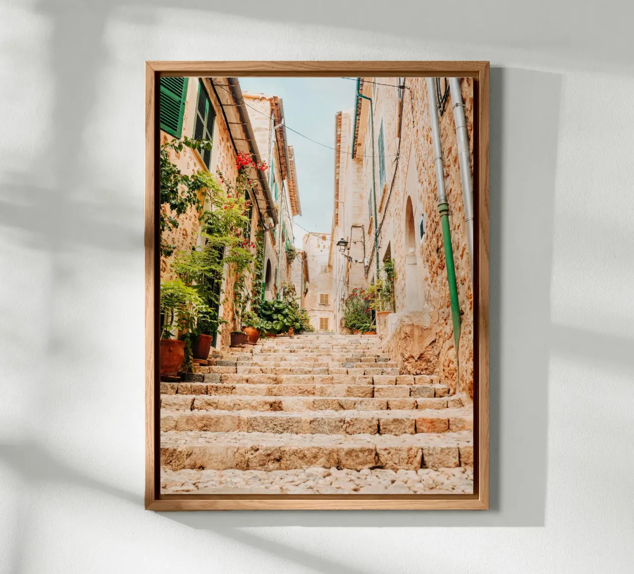 Maiorca - Scala in pietra con piante verdi a Fornalutx alluminio dibond da Bold and Retro