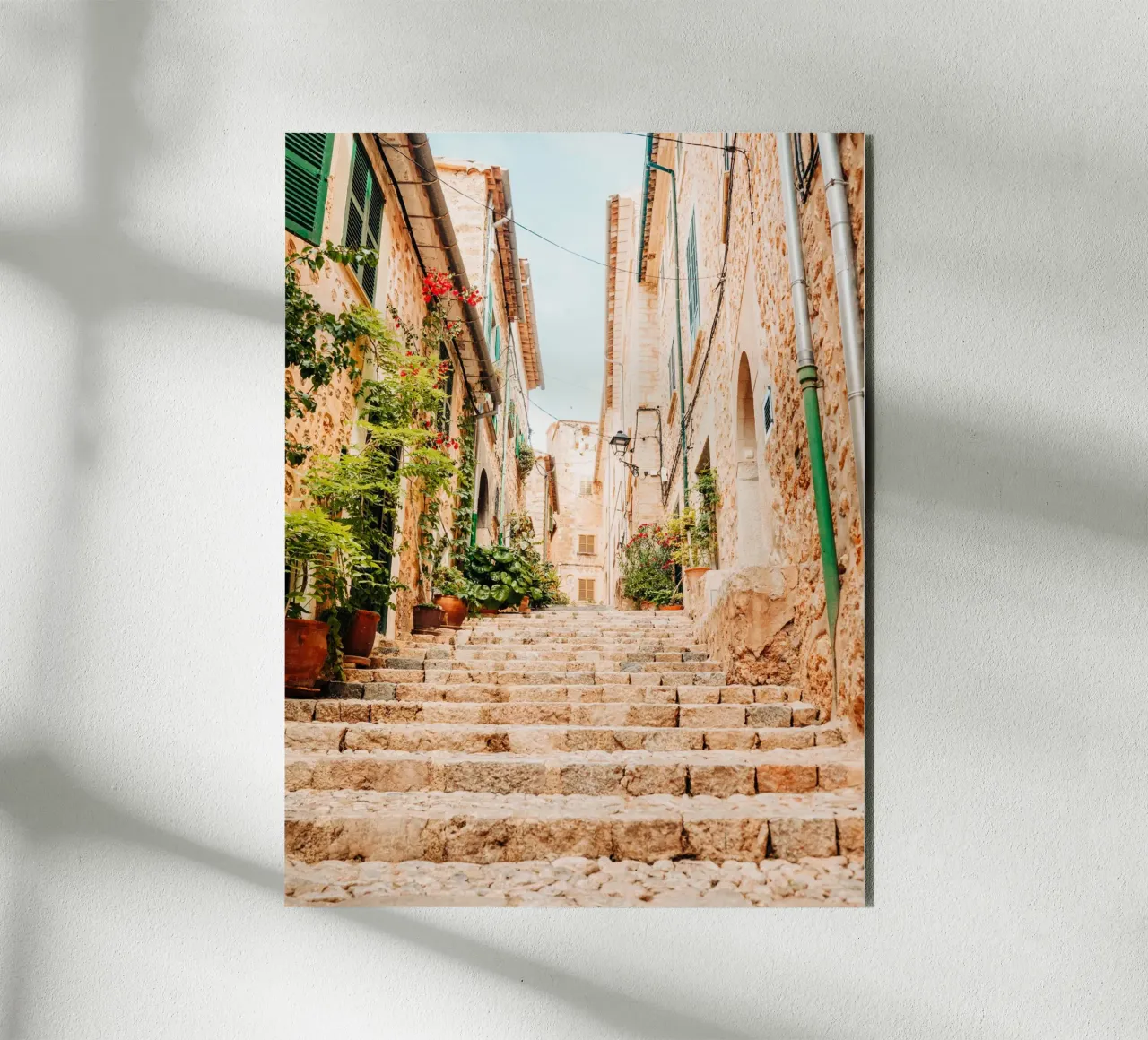 Maiorca - Scala in pietra con piante verdi a Fornalutx alluminio dibond da Bold and Retro