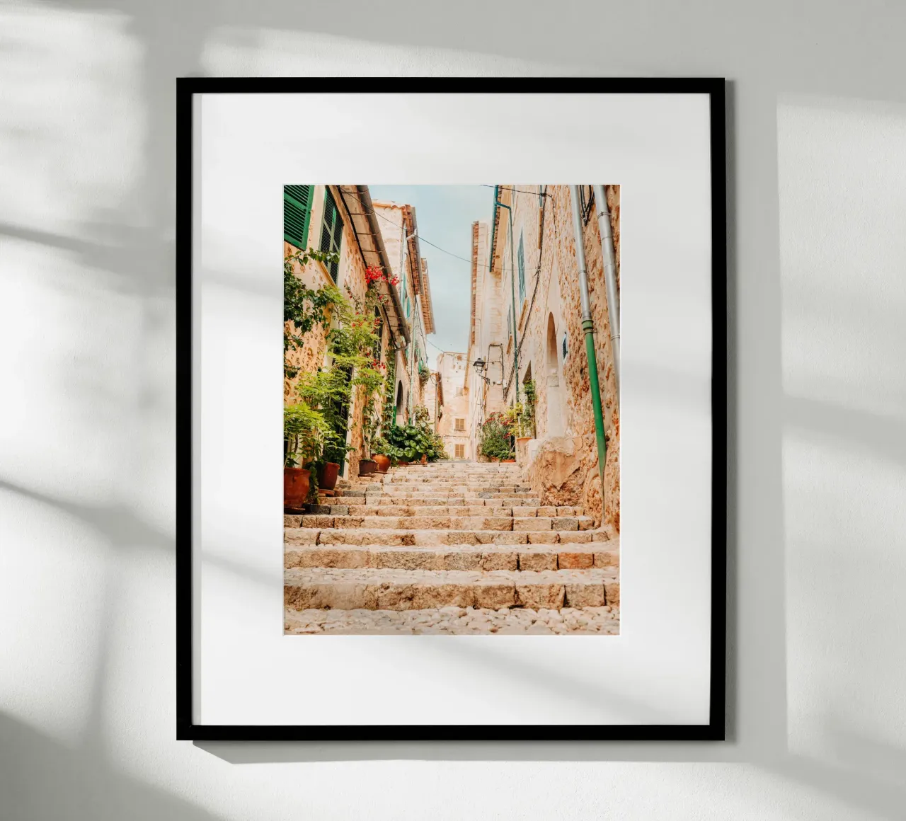 Mallorca - Stenen trap met groene planten in Fornalutx poster van Bold and Retro