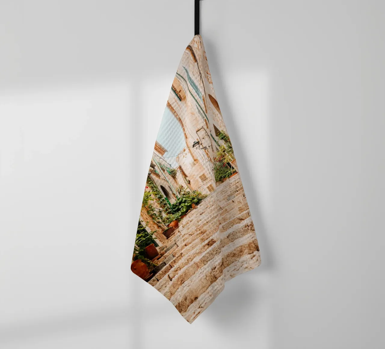 Maiorca - Scala in pietra con piante verdi a Fornalutx canovaccio da cucina da Bold and Retro