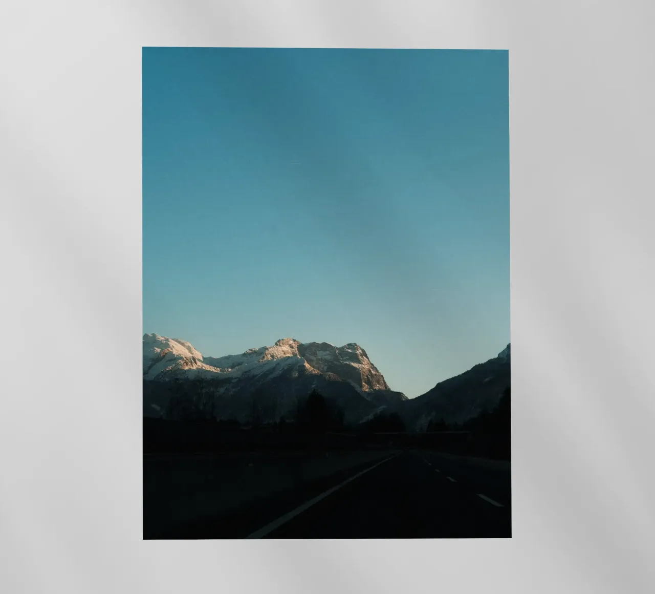 Road to the Alps pellicola backlit da Sebastian Hilgetag