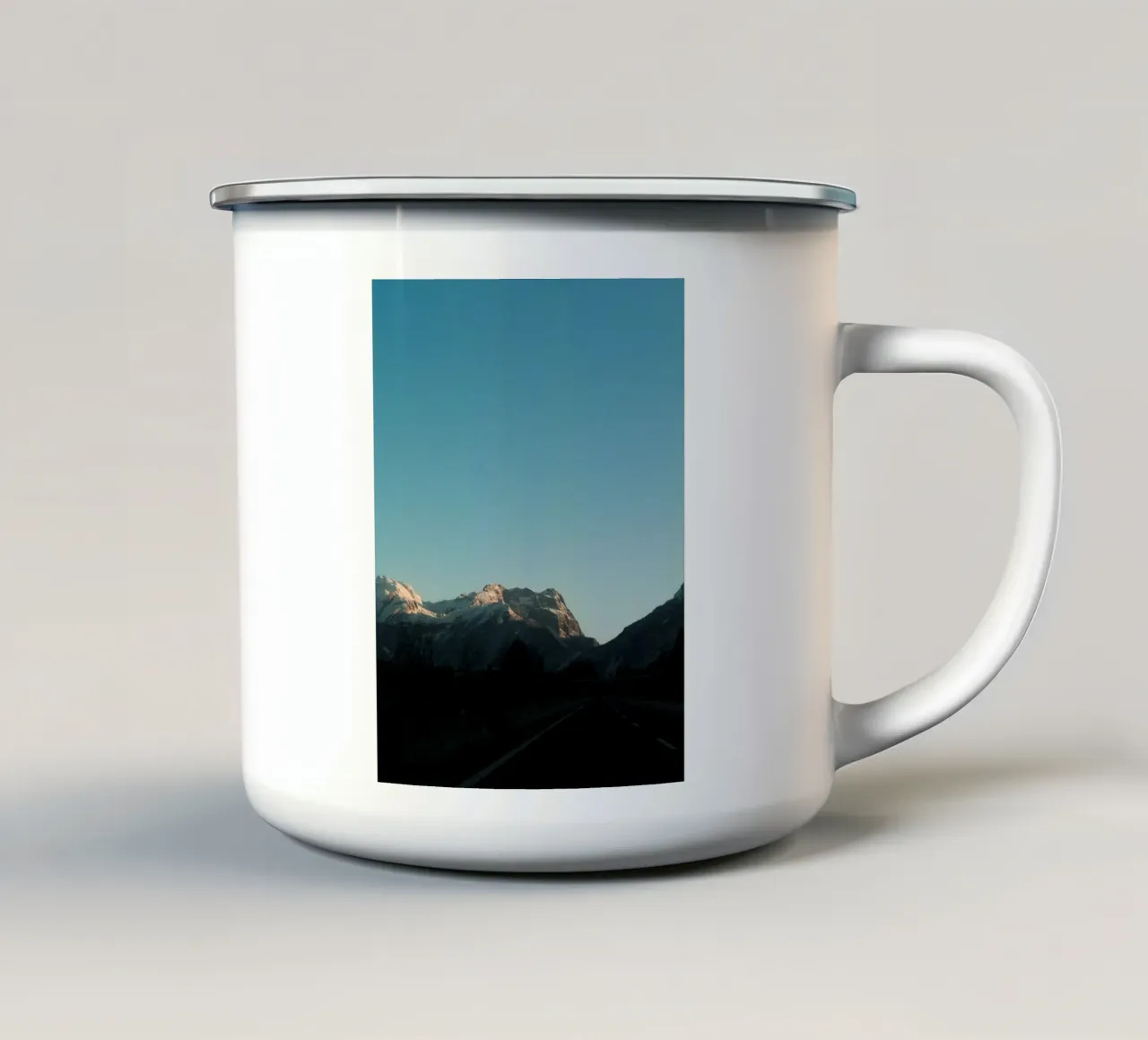 Road to the Alps tazza in smalto da Sebastian Hilgetag