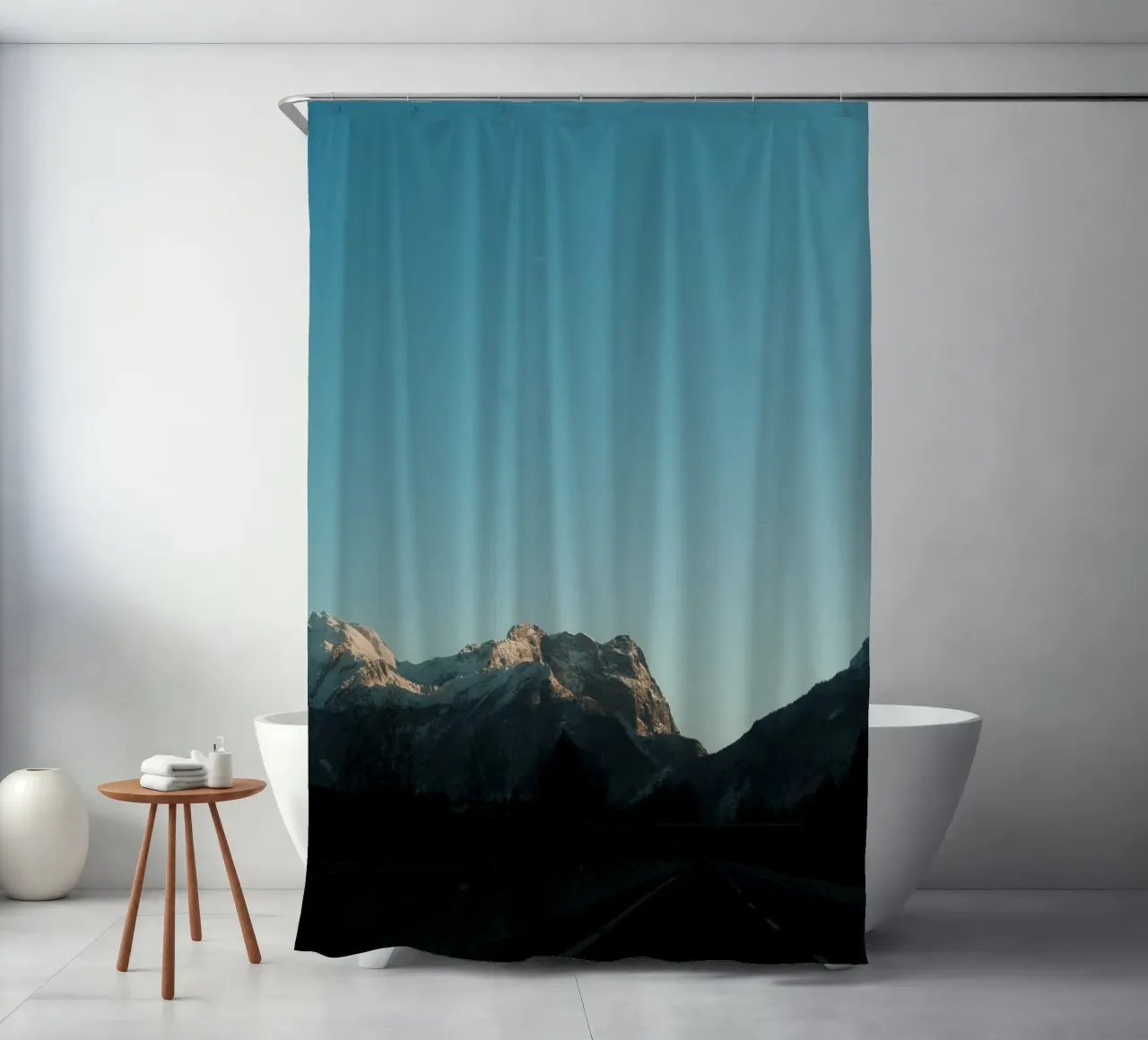 Road to the Alps douchegordijn van Sebastian Hilgetag