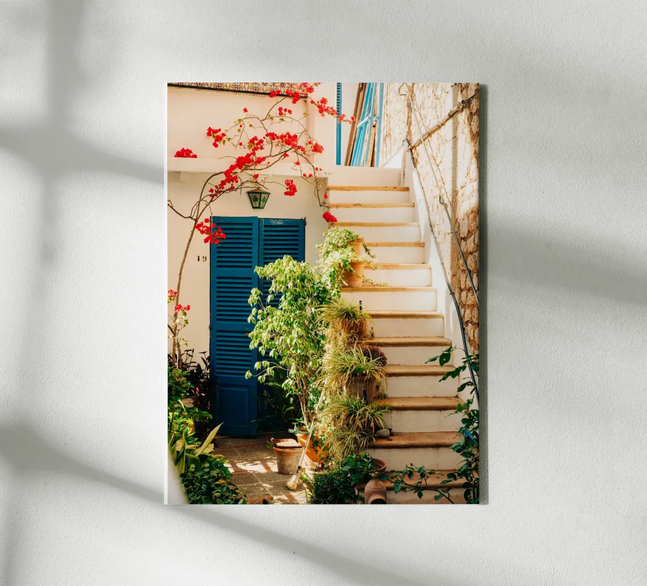Mallorca, Spanje - groene beplante trap in de achtertuin canvas met Baklijst van Bold and Retro