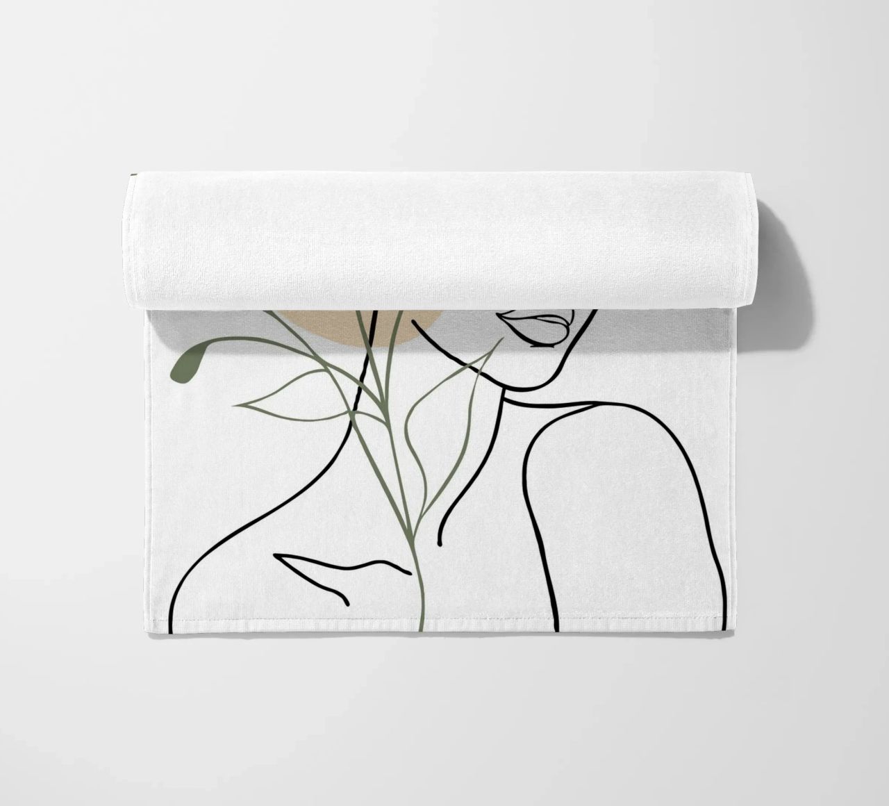 Serene face intertwined with a large orange flower telo mare da LisaArtes