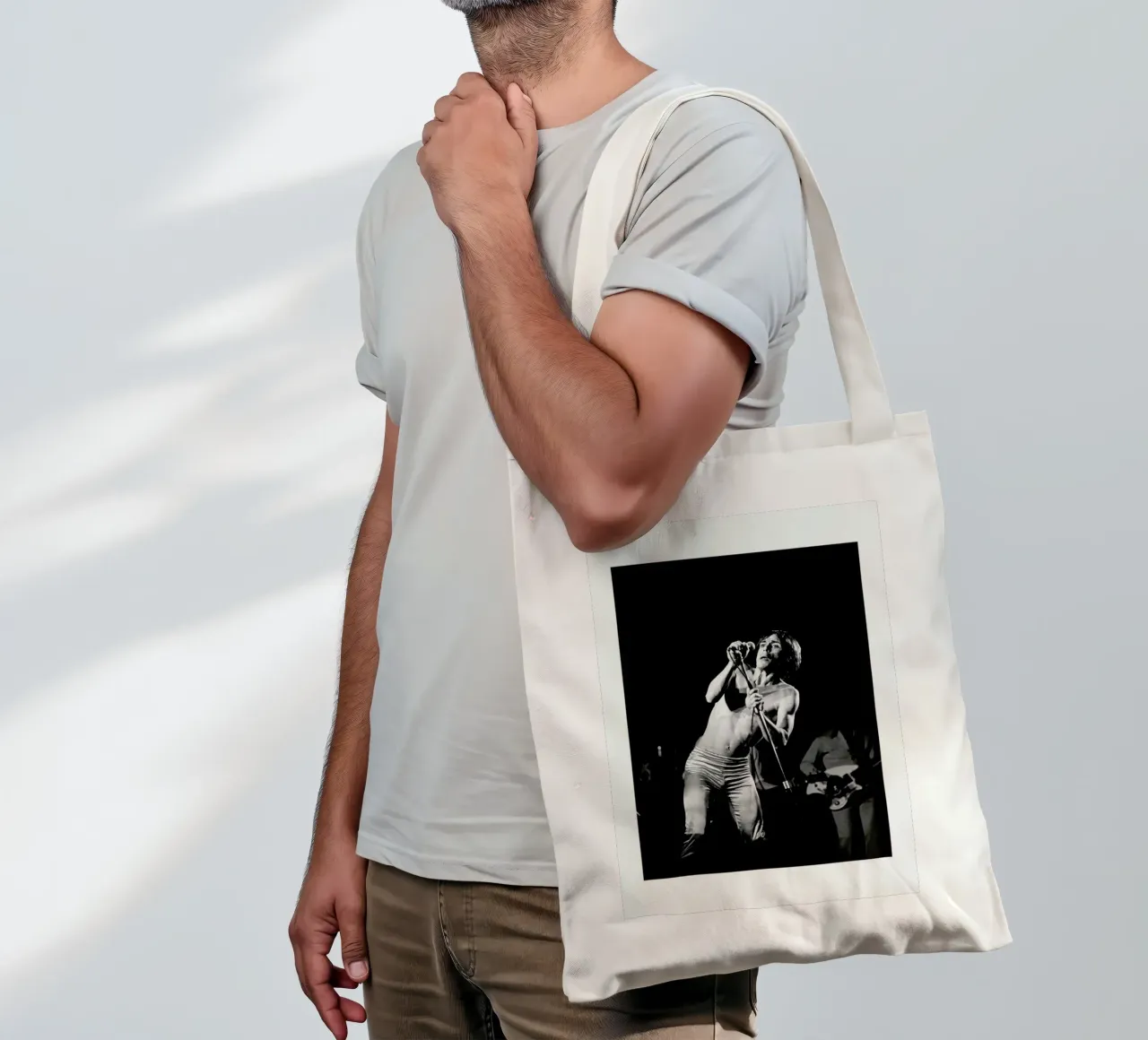 Iggy Pop borsa in juta da Gallery Print and Art Limited