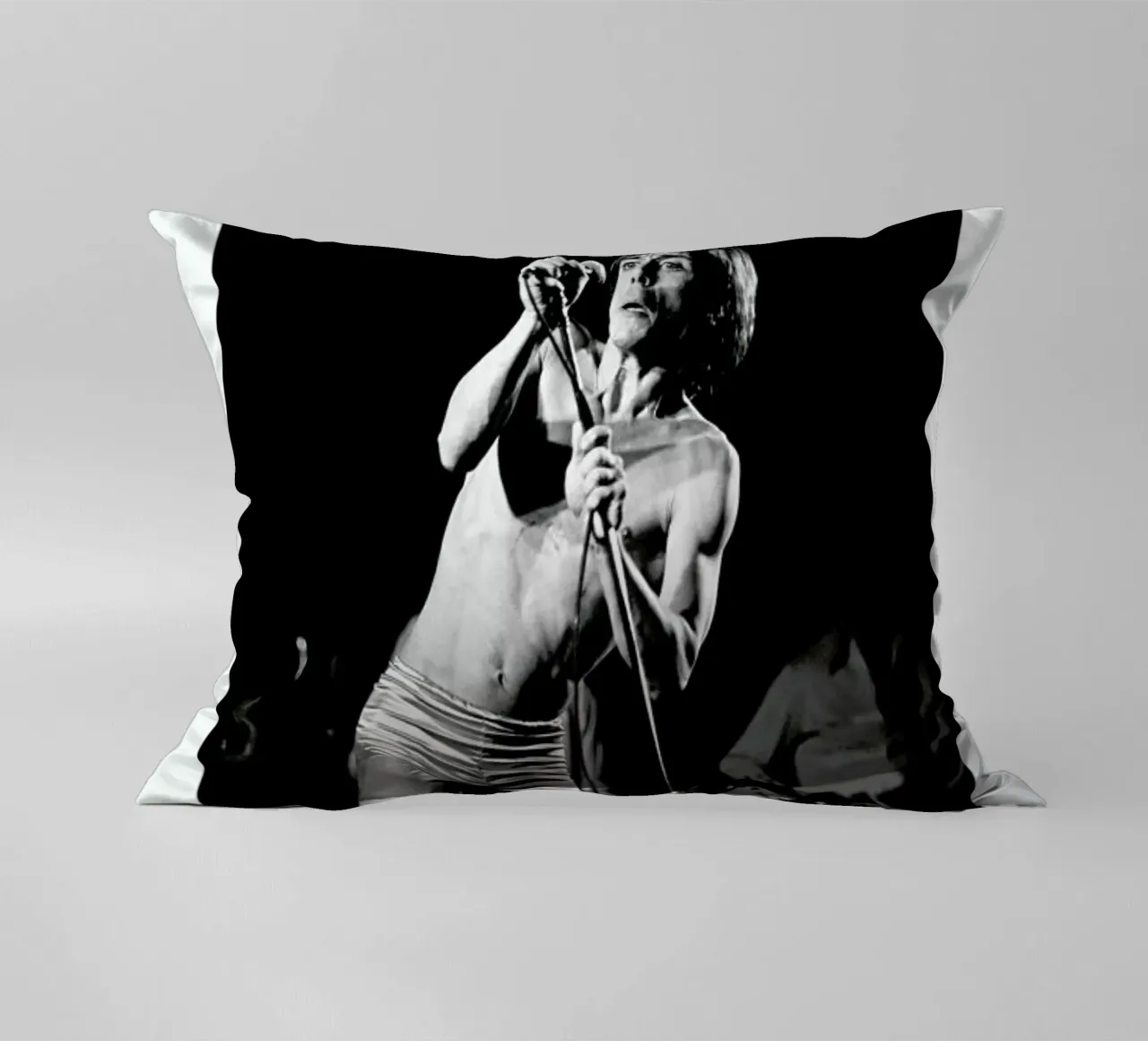 Iggy Pop cuscino da Gallery Print and Art Limited