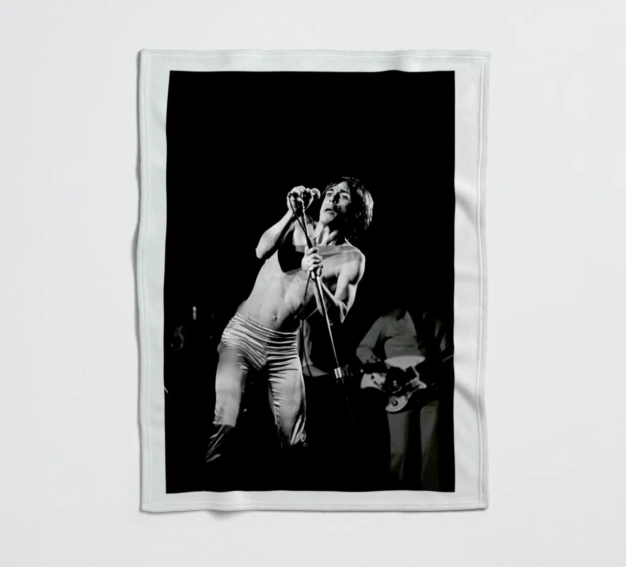 Iggy Pop coperta in pile da Gallery Print and Art Limited