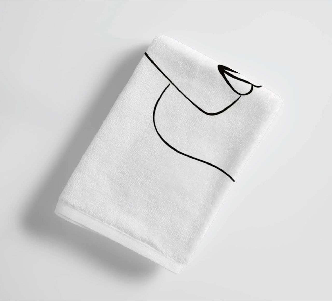 Woman's profile with a serene expression asciugamano da bagno da LisaArtes