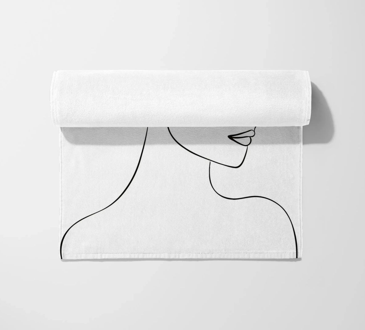 Woman's profile with a serene expression serviette de plage de LisaArtes