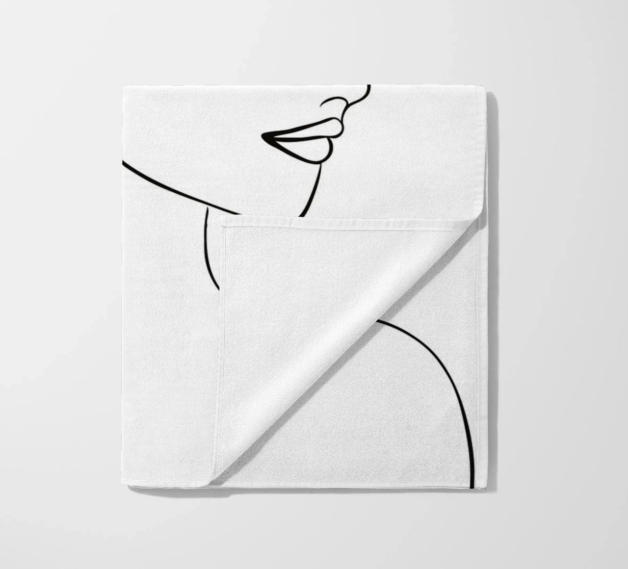 Woman's profile with a serene expression serviette de plage de LisaArtes