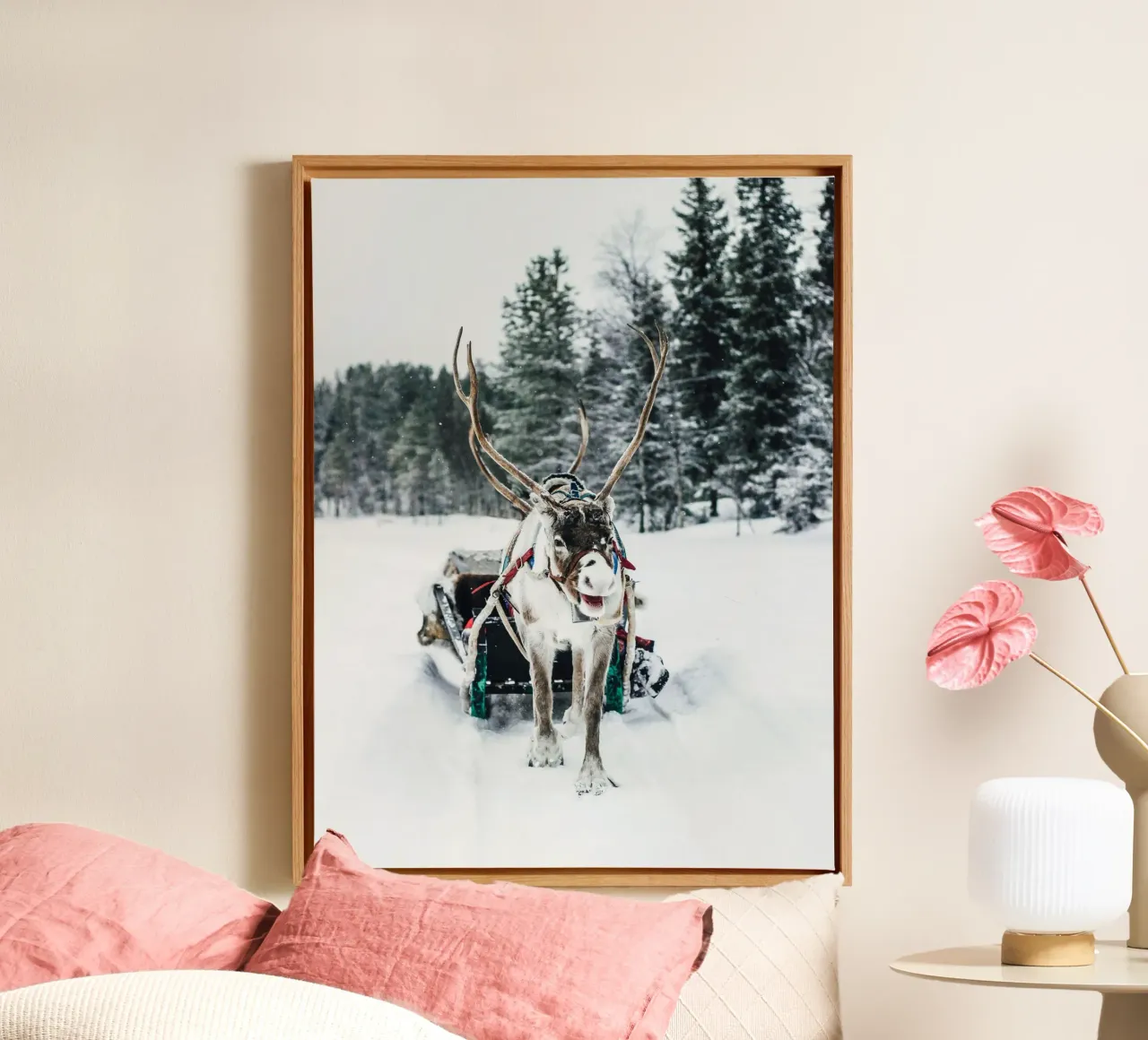 Rendierslee in de sneeuw - Scandinavisch wintermotief canvas met Baklijst van Whole©