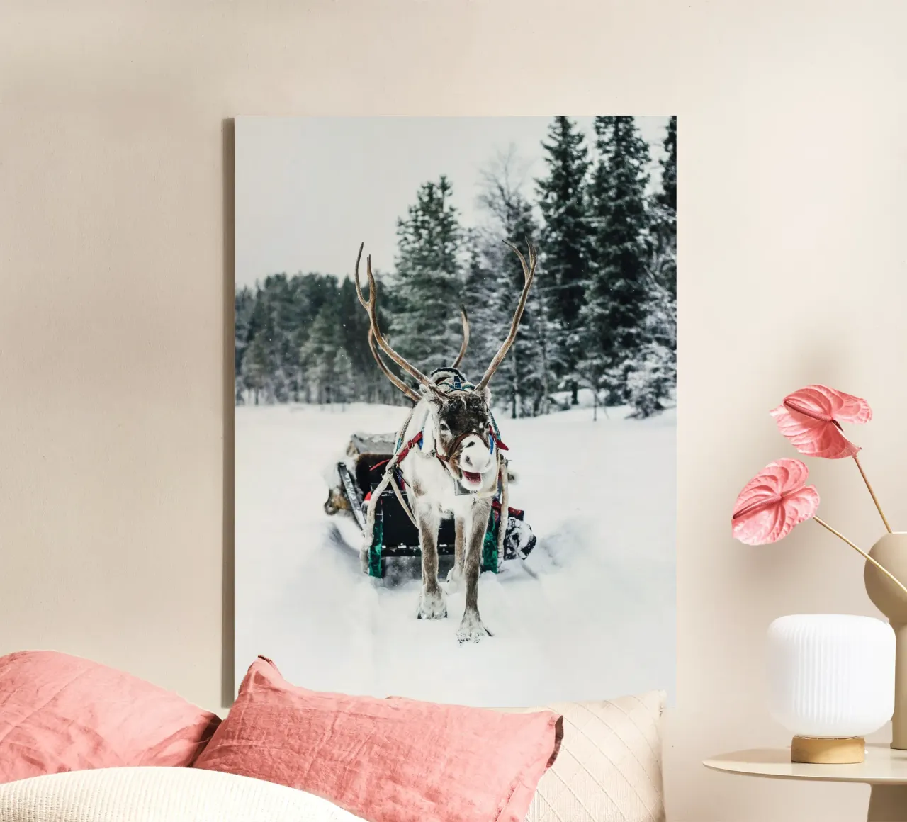 Rendierslee in de sneeuw - Scandinavisch wintermotief canvas met Baklijst van Whole©