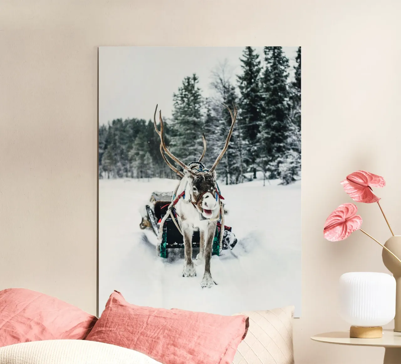Slitta di renne nella neve - motivo invernale nordico poster con telaio in plastica da Whole©